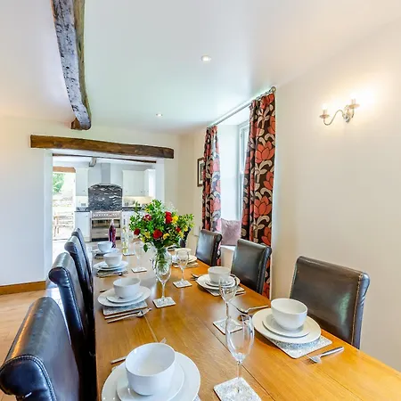Ferienhaus Warth House - Uk44209