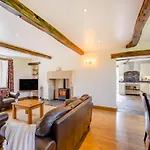 בית נופש Warth House - Uk44209
